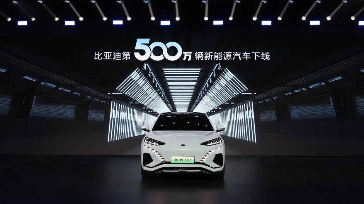 比亚迪第500万辆新能源汽车下线，王传福交付腾势N7诠释长期