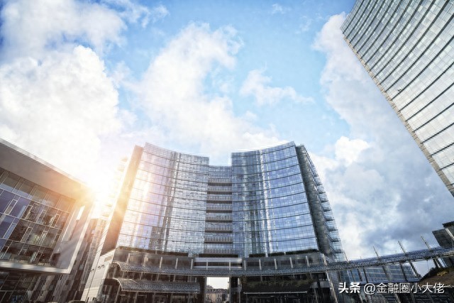 2025 年过半，国有银行减员潮下薪酬下滑，员工何去何从？