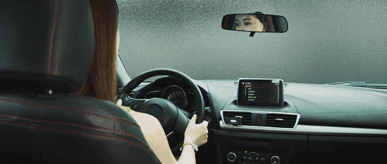 福耀镀膜玻璃_开车低头族危害_全国交通安全日122交通安全细节