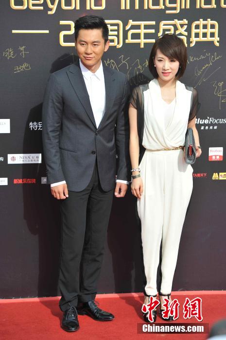 华谊兄弟二十周年庆典海口红毯现场_华谊兄弟20周年红毯秀_华谊兄弟二十周年庆典红地毯明星阵容