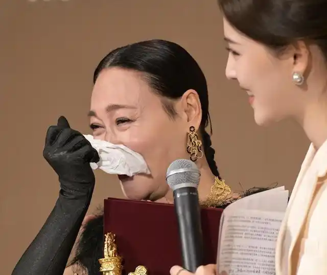 华谊兄弟20周年红毯秀_华表奖红毯造型分析_男演员红毯表现评价