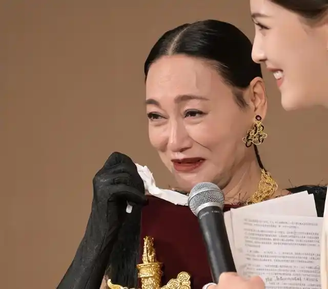 华谊兄弟20周年红毯秀_男演员红毯表现评价_华表奖红毯造型分析