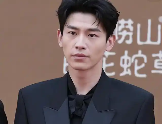 男演员红毯表现评价_华表奖红毯造型分析_华谊兄弟20周年红毯秀