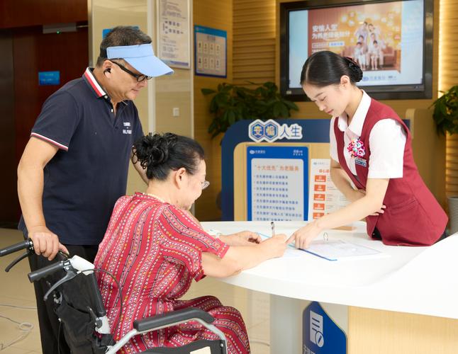 兴业银行信用卡适老服务贴心，申办便利提升老年客群体验