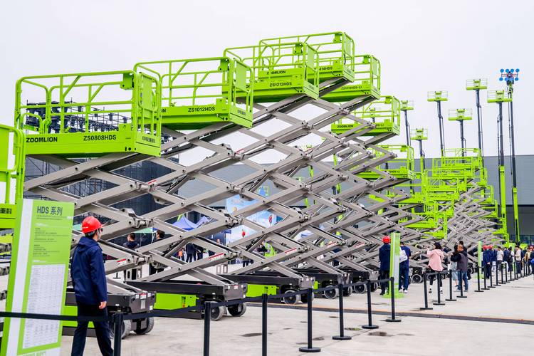 卡特彼勒季度业绩报告分析_中联重科融资租赁北京有限公司_中国工程机械行业增速下滑