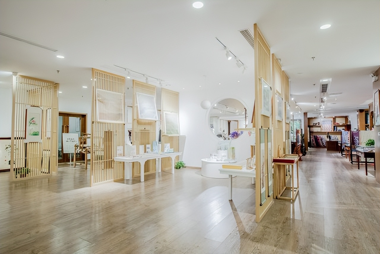 加盟店运营亏损分析_建材软装加盟第一年生存指南_前年免费的加盟赚钱好项目