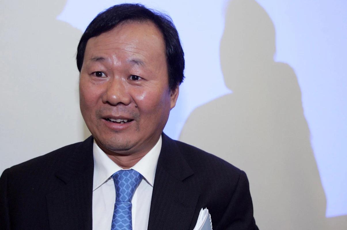 新华保险原董事长万峰被查，违纪违法细节曝光