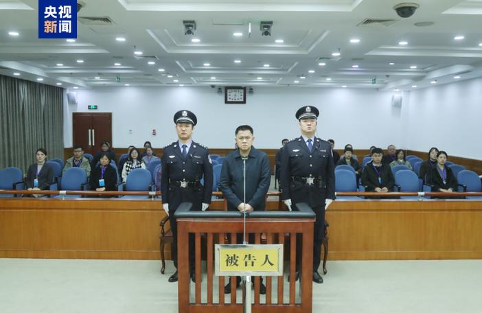 新华保险董事长万峰_李全贪污受贿细节_新华人寿李全贪污受贿案